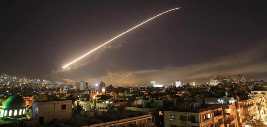قصف صهيوني على حمص والدفاعات السورية تتصدى