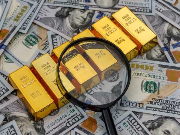 ارتفاع الذهب وانخفاض الدولار وسط ترقب بيانات أميركية