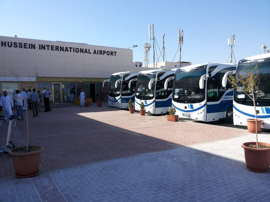 طائرتين عارضتين سياحيتين تحطان في مطار الملك الحسين الدولي 