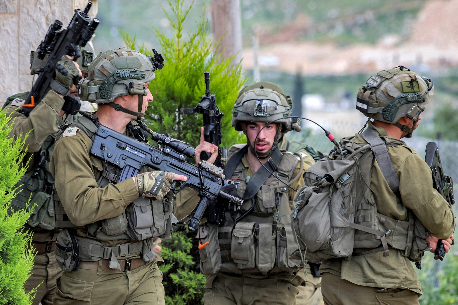 جيش الاحتلال يقيل ضابطين لانسحاب سريتهما من معركة غزة