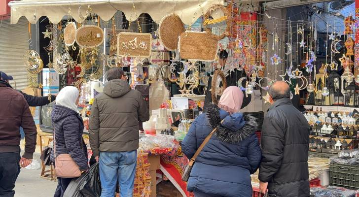 المعاناة الاقتصادية تفرض نمطا استهلاكيا جديدا في رمضان