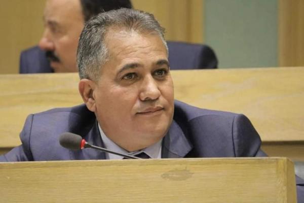 الهميسات: كيف لموظف أن يكتب مخالفة بحق وزيره!