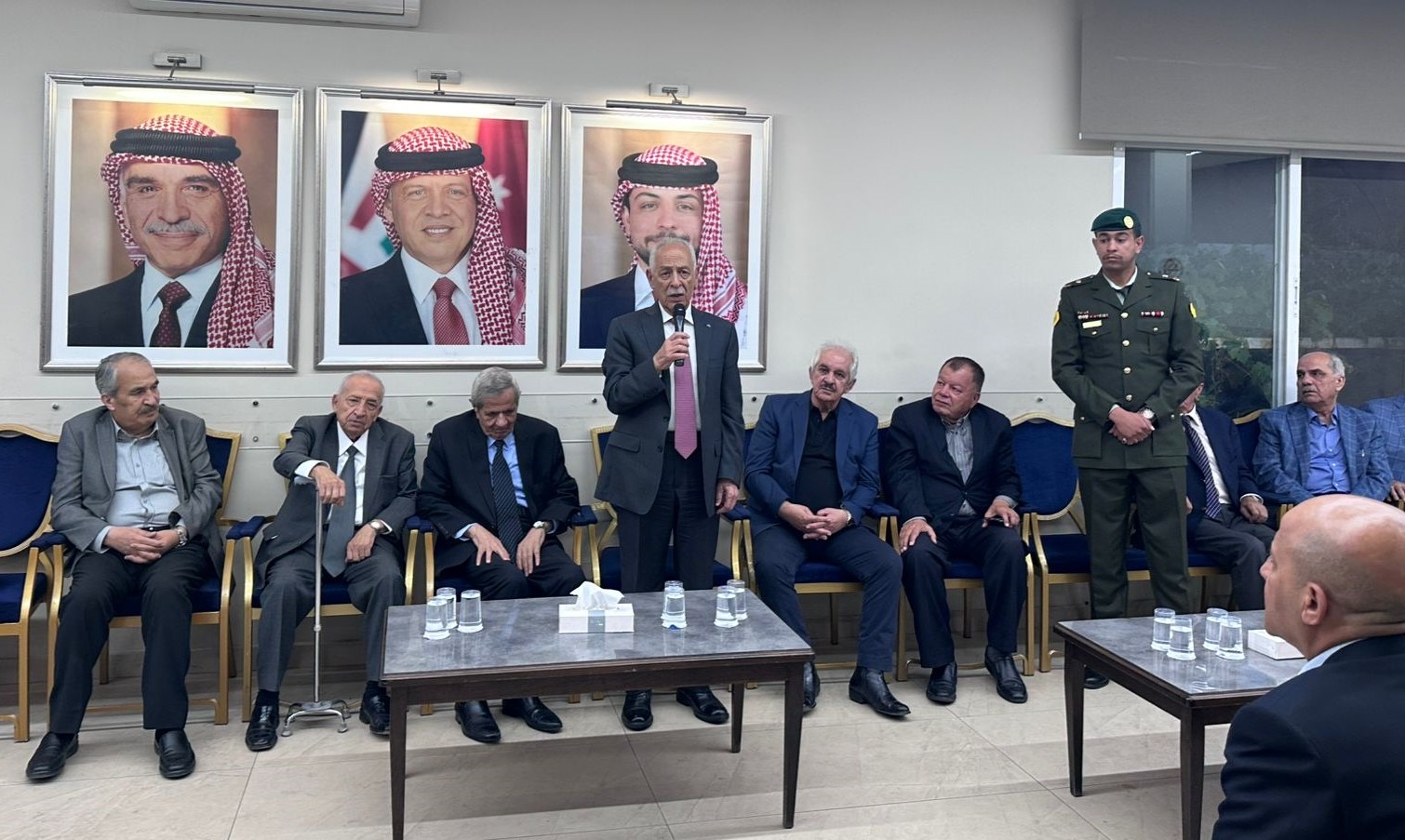 مندوبا عن الملك وولي العهد .. العيسوي يعزي عشيرة الكركي