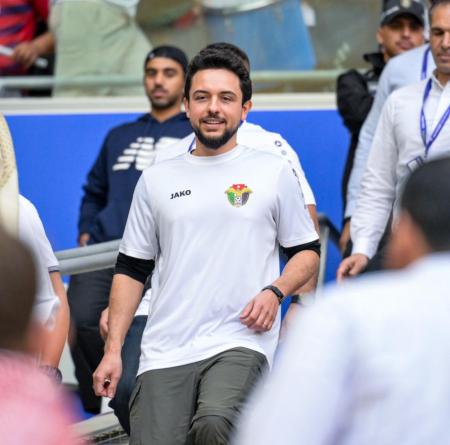 ولي العهد إلى عُمان لمتابعة مباراة 