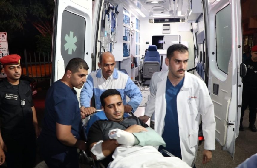 الجيش يُخلي ممرضًا أُصيب أثناء عمله في المستشفى الميداني جنوبي غزة