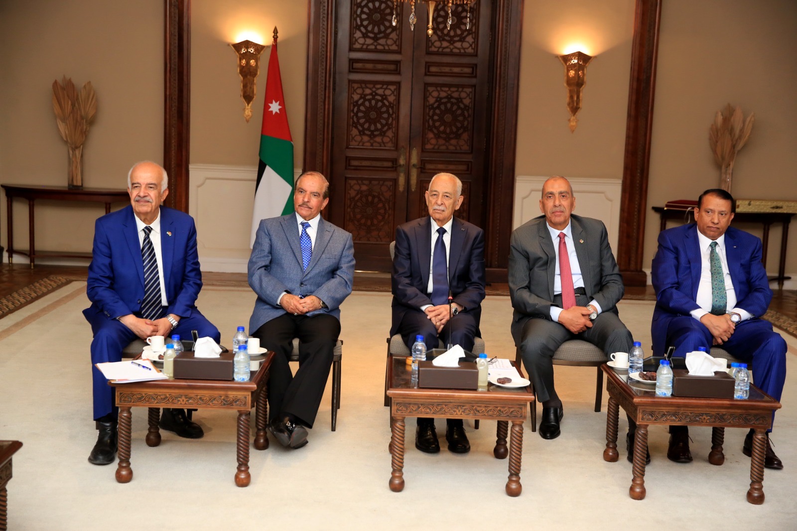 العيسوي يلتقي متقاعدين عسكريين بينهم أعيان ونواب وأعضاء لجنة الكرامة والمحاربين القدامى