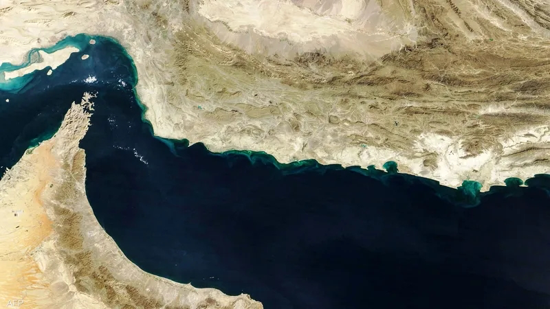 البرلمان الإيراني يقرر إغلاق مضيق هرمز