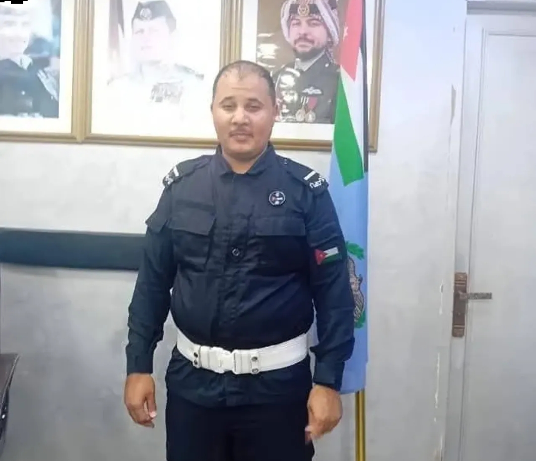 رجل أمن يخاطر بحياته لإنقاذ فتاة من الغرق في دير علا