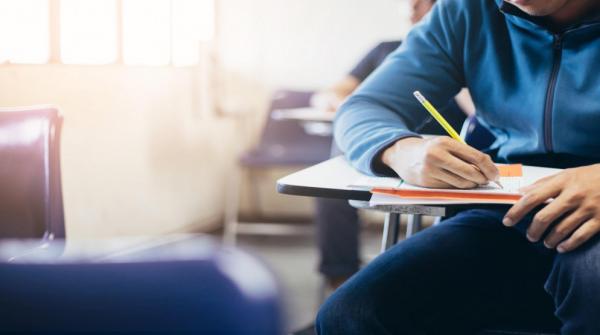 طلبة التوجيهي يبدون ارتياحهم لامتحان الحاسوب