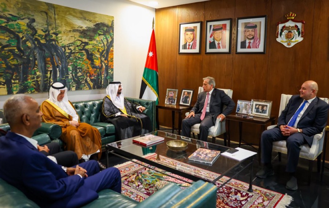 رئيس الوزراء يستقبل رئيس البرلمان العربي والوفد المرافق له