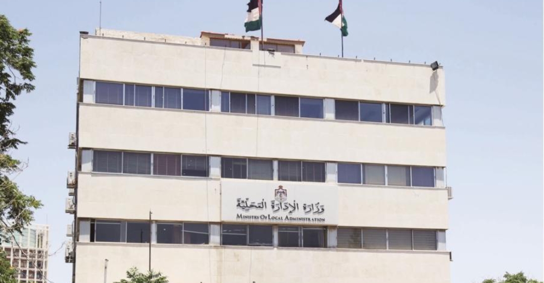وزير الإدارة المحلية يقرر تشكيل اللجان المؤقتة للبلديات ومجالس المحافظات 