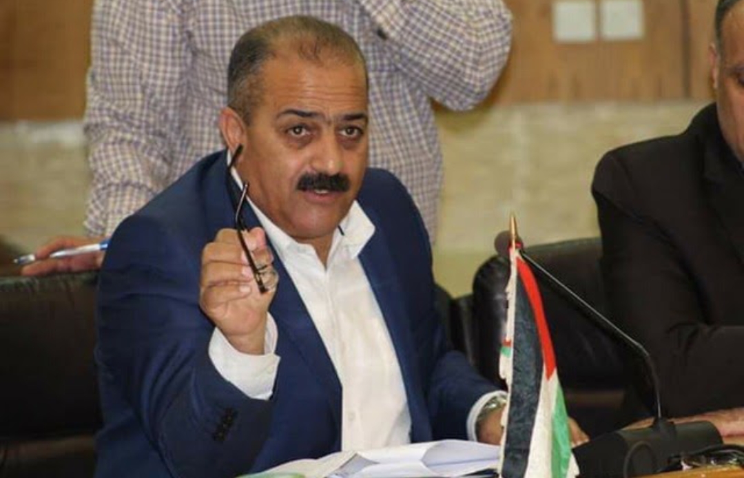 محافظ إربد: إخلاء بناية مهددة بالانهيار وإغلاق شوارع محيطة بها