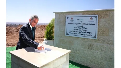 رئيس الوزراء يضع حجر الأساس لمستشفى مأدبا الجديد