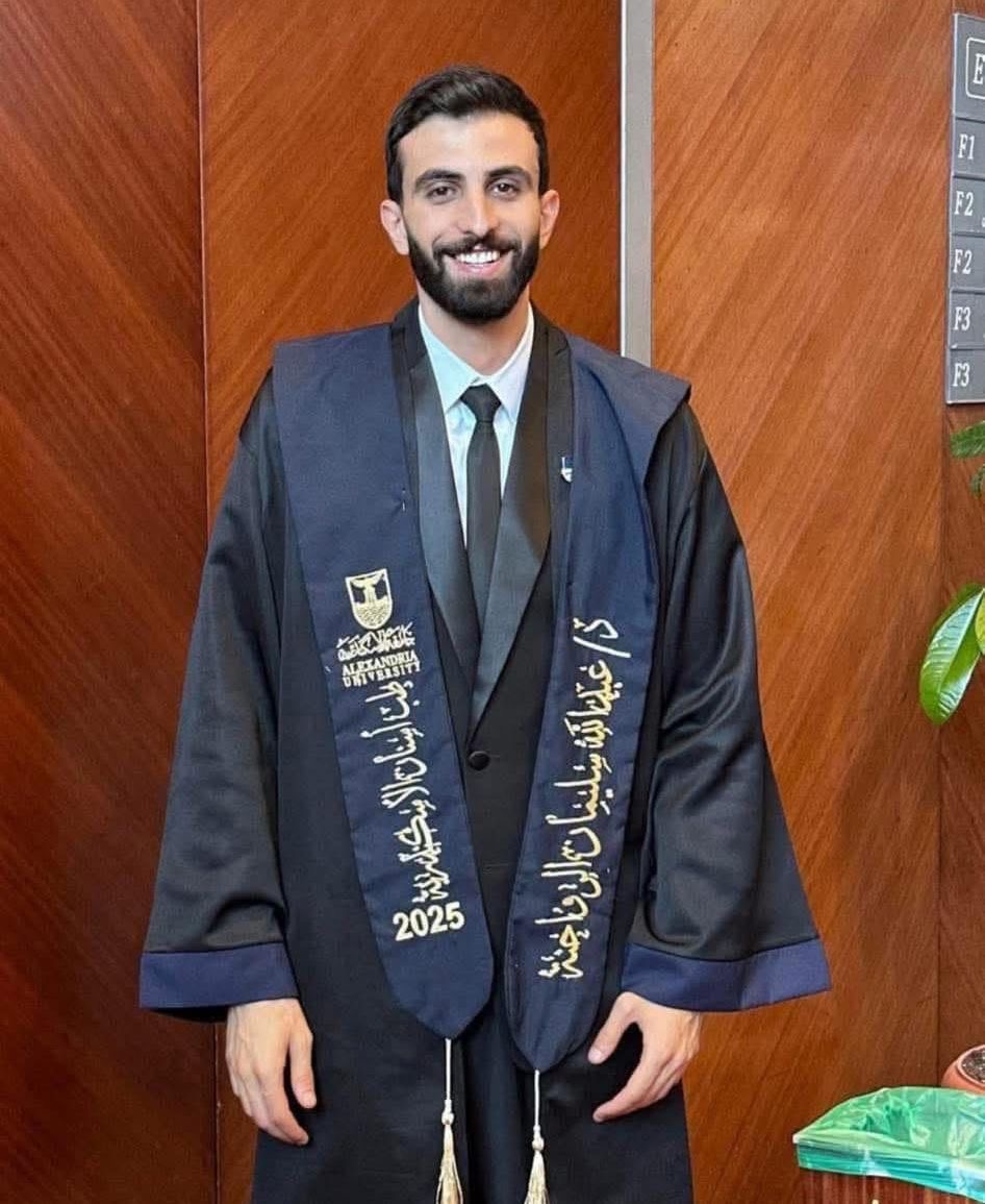 أبناء هاني الرواحنة يهنئون ابن عمهم الدكتور عبدالله بمناسبة التخرج