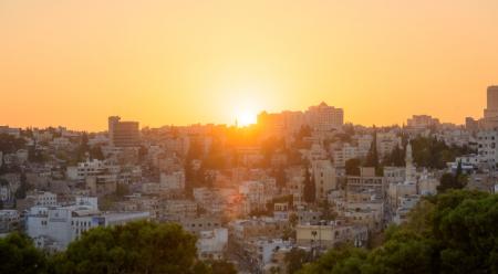 الثلاثاء .. أجواء صيفية اعتيادية نهارًا ولطيفة ليلًا