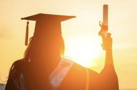 الدكتور أحمد العجارمة يحتفل بنجاح ابنته شفاء الروح