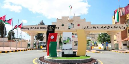 بدء صيانة طرق السرو والسلط الدائري وناعور وذيبان ووادي شعيب وبدر