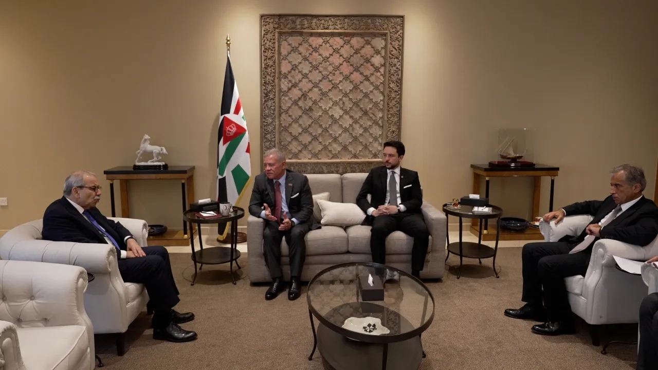 الملك يستقبل سلام ويؤكد دعم الأردن الكامل للبنان