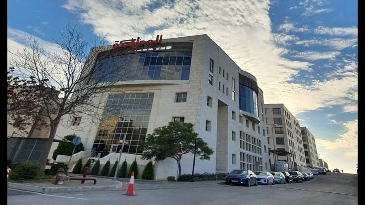 غضب واسع بعد استخدام مقدم قناة المملكة مصطلح “الزفت” على الهواء 