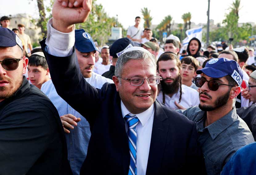 بن غفير يعاقب الأسرى الفلسطينيين بإجبارهم على مشاهدة دمار غزة (فيديو)