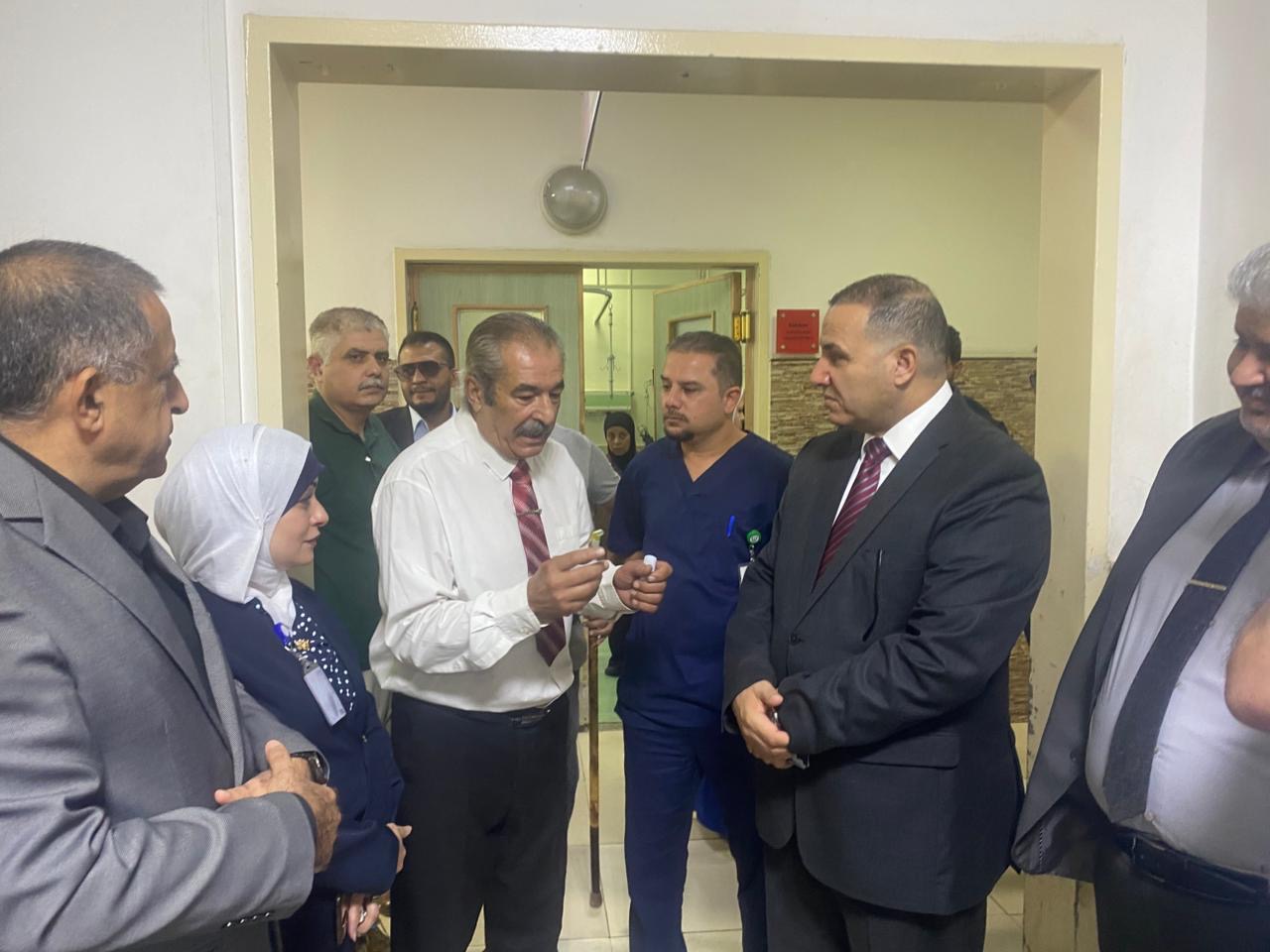أبو قاعود يشيد بتطور مستشفى الزرقاء الحكومي ويؤكد دعم الكوادر الطبية