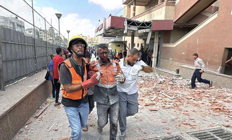 بينهم 4 صحافيين.. استشهاد 14 فلسطينيا بقصف إسرائيلي استهدف مجمع ناصر الطبي- (صور)