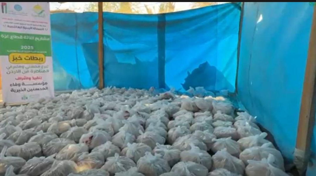 الهيئة الخيرية الهاشمية ولجنة المناصرة توزّعان وجبات ساخنة في قطاع غزة