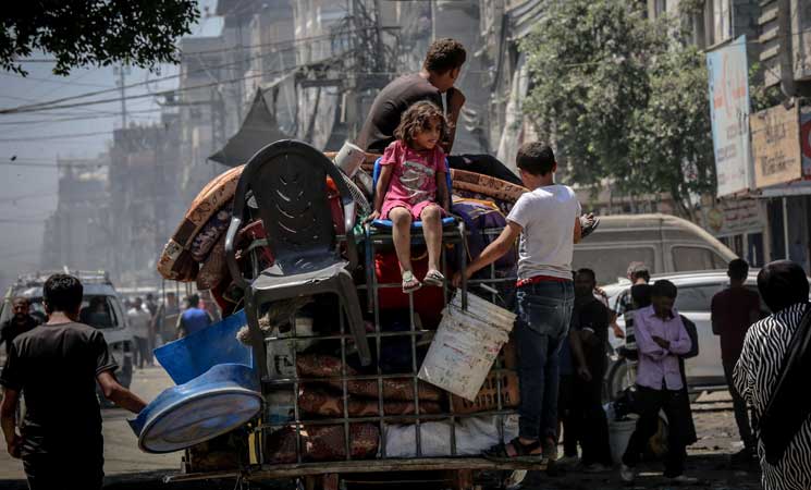 شمال مدينة غزة.. قصف إسرائيلي مكثف ونزوح قسري