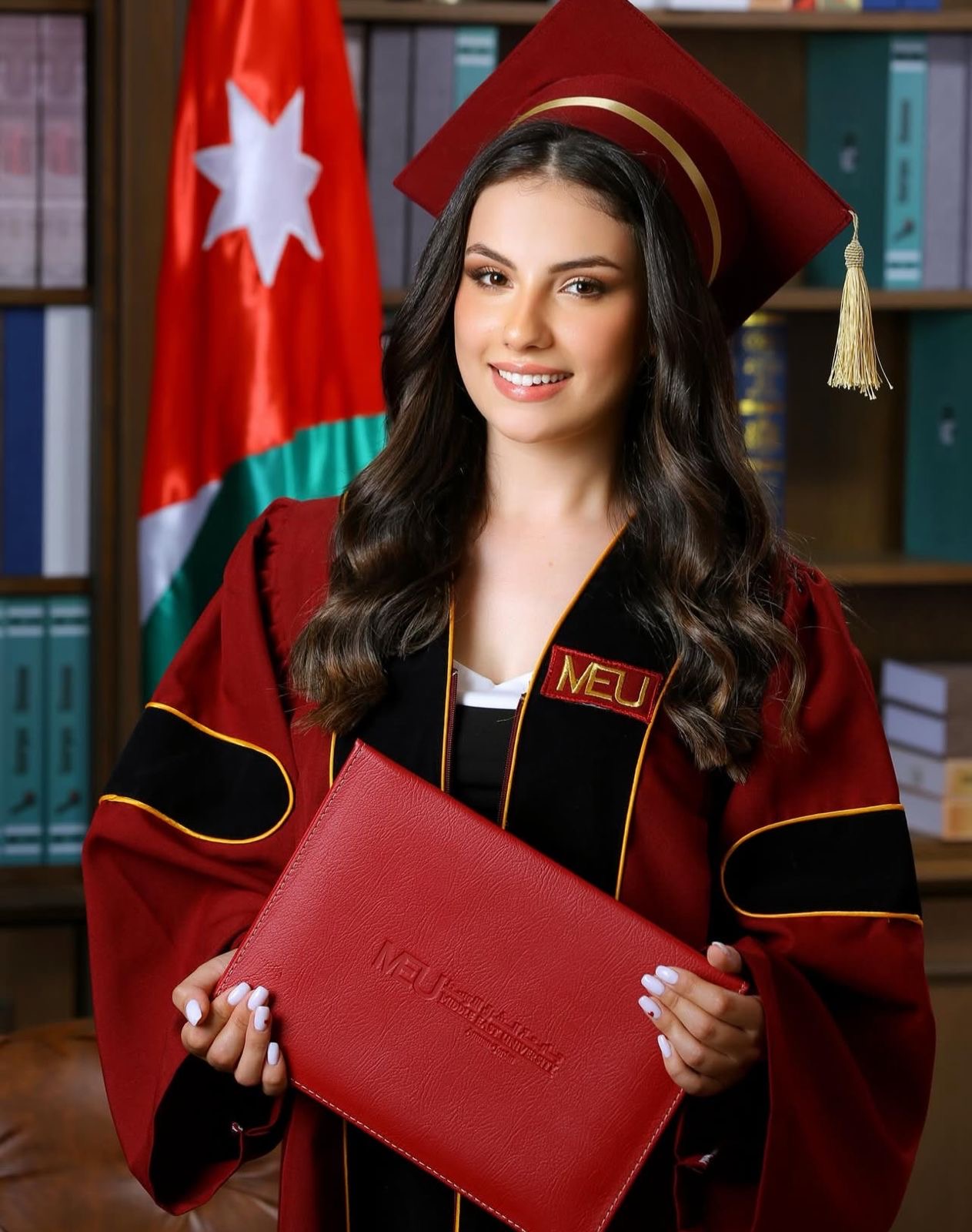ساره زياد  النعيمات تتخرج من جامعة الشرق الاوسط