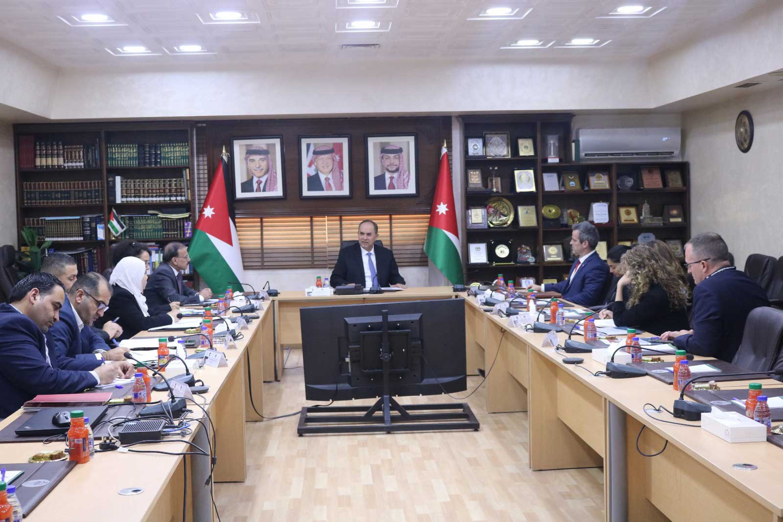وزير العدل يستقبل وفداً من وزارة الخارجية الأمريكية