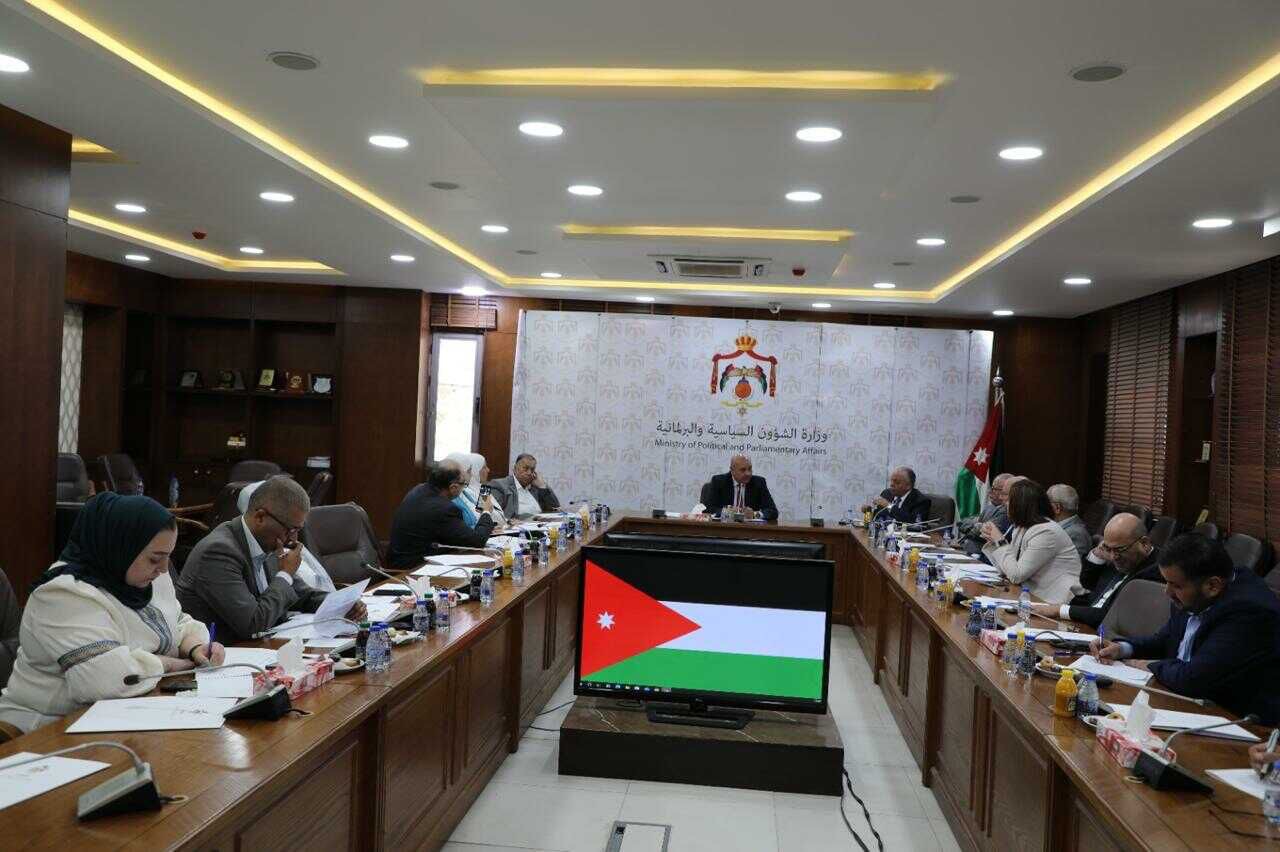 العودات يناقش مع جماعة عمان لحوارات المستقبل خارطة حماية الاردن 