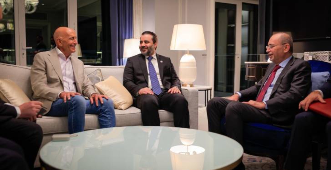الصفدي يلتقي نظيره السوري وتوماس بارك