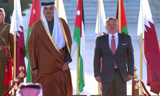 في أول زيارة منذ عدوان إسرائيل على قطر.. الأمير تميم يصل الأردن والملك على رأس مستقبليه- (فيديو)