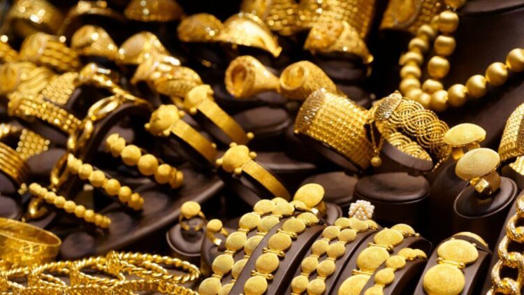 82 دينارا سعر غرام الذهب عيار 21 في السوق المحلية السبت