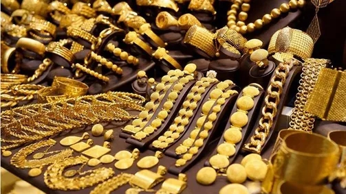 82 دينارا سعر غرام الذهب عيار 21 في السوق المحلية