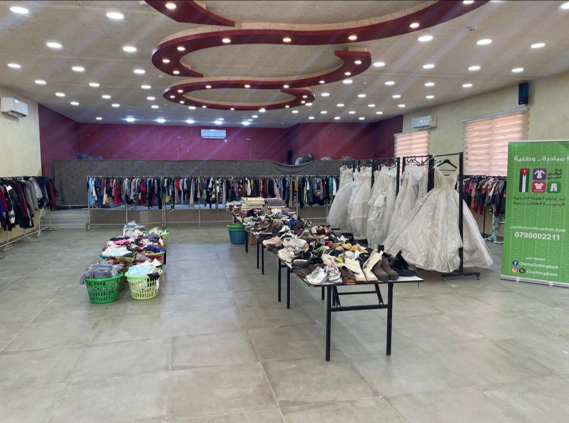 بنك الملابس الخيري ينهي فعاليات الصالة المتنقلة في منشية السلطة – الزعتري