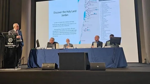 وزير السياحة يؤكد اهتمام الملك بحماية المواقع المقدسة