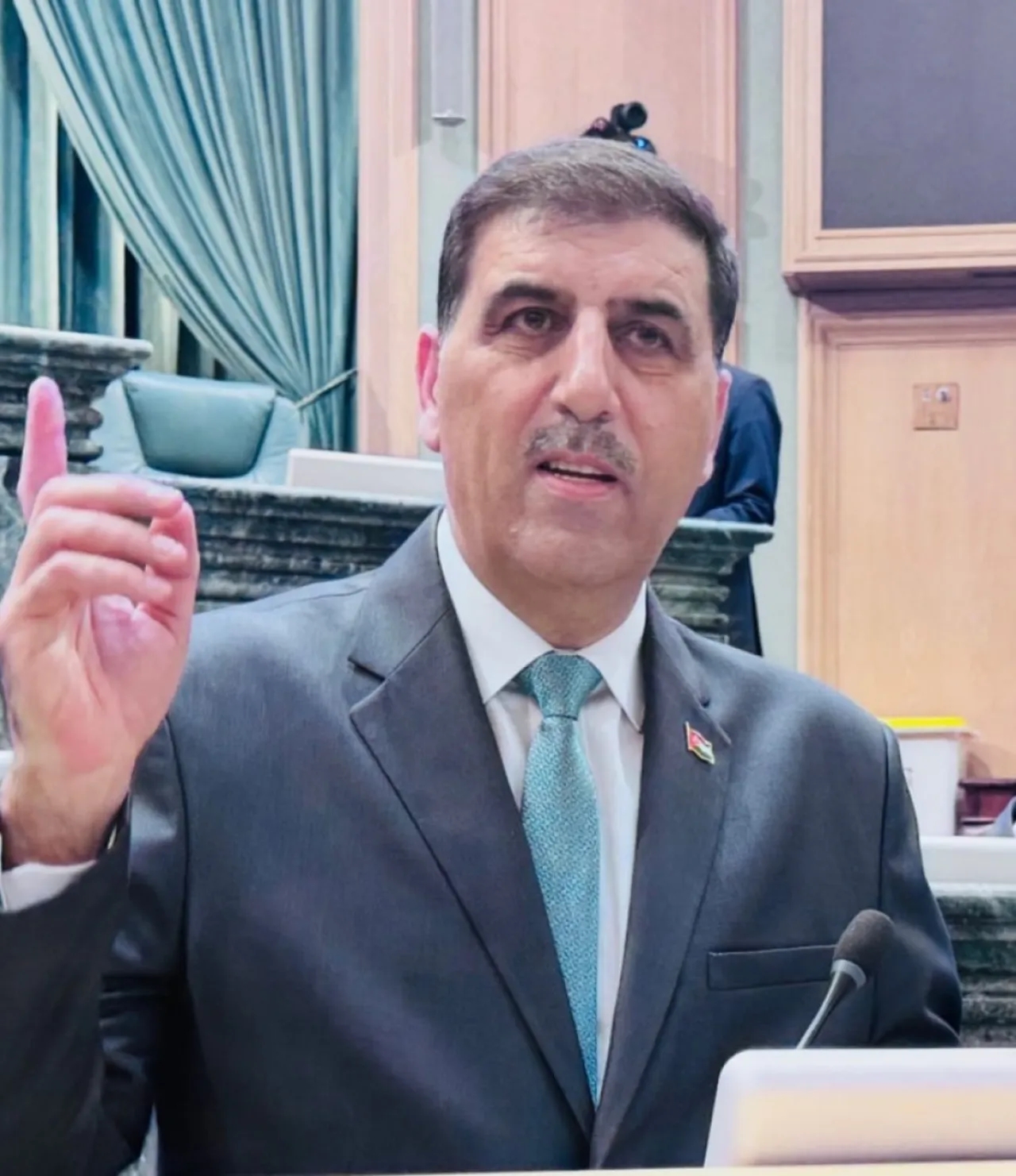 القبلان يعتذر لموظفي مجلس النواب: لم أقصد الإساءة