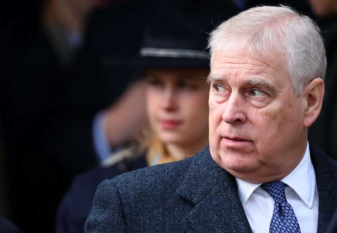 تجريد الأمير البريطاني السابق آندرو من آخر رتبه العسكرية