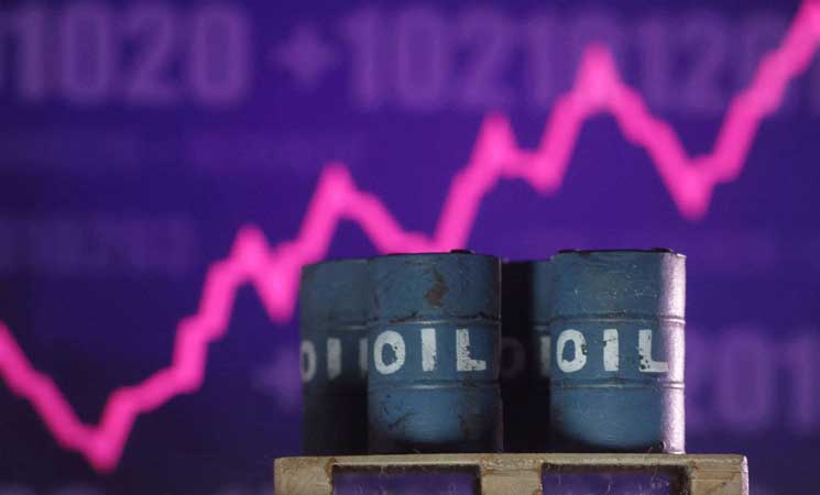 النفط يهبط بفعل مخاوف تخمة المعروض بعد قرار أوبك+