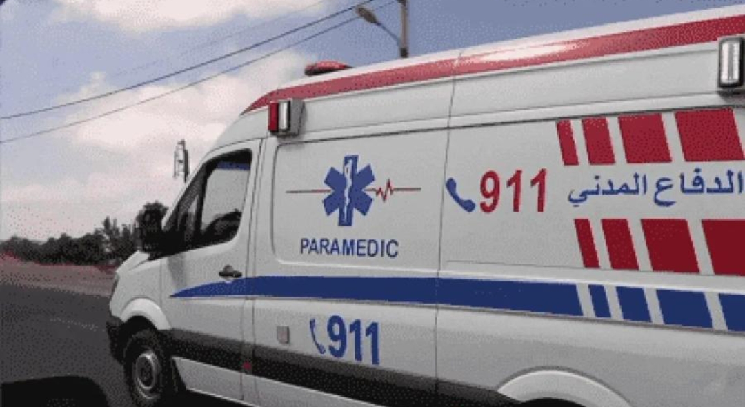 إصابة 3 أشخاص بحادث تدهور شاحنة على شارع الـ100