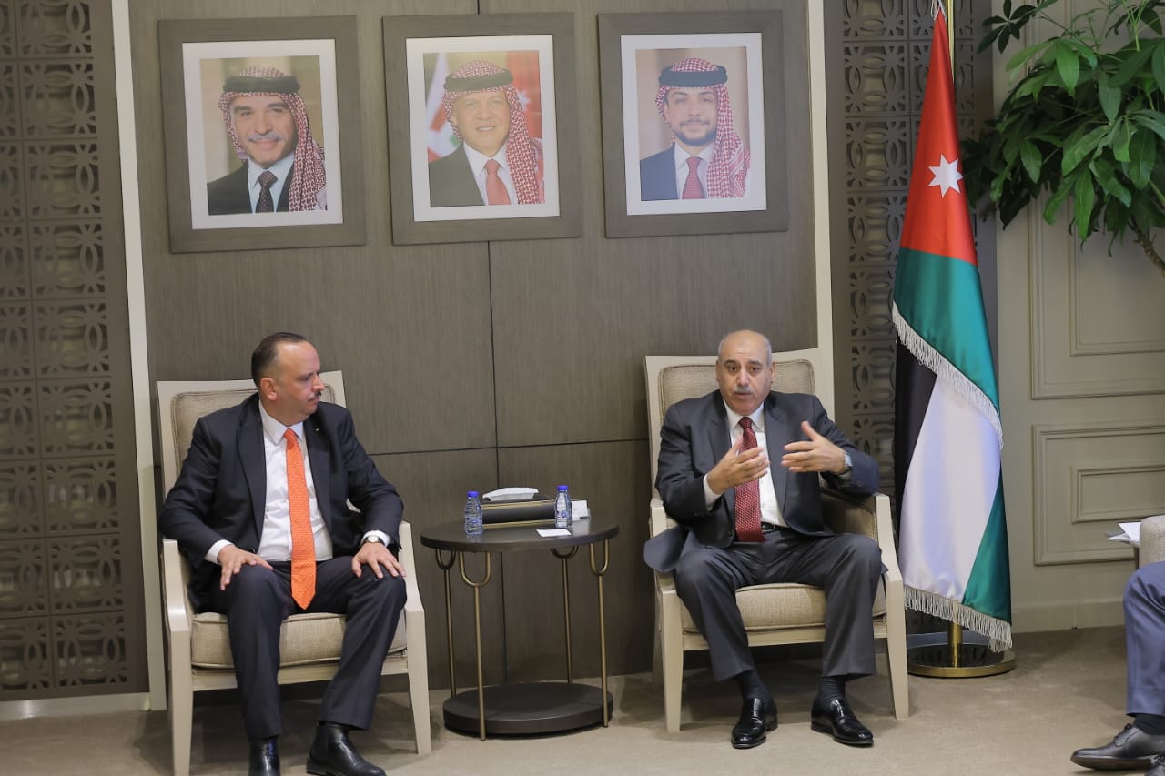 القاضي يلتقي وفد جمعية سند ويؤكد دعم مجلس النواب لتمكين الشباب