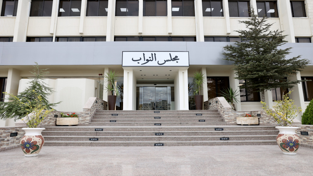 مصدر: اجتماع الكتل النيابية الإثنين لحسم رئاسة اللجان الدائمة