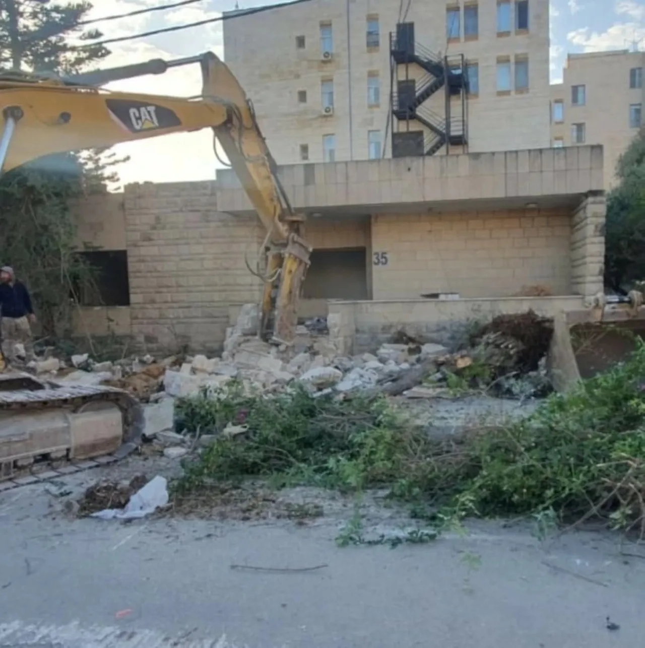 بلدية اربد توضح بشأن هدم منزل يعود لمسؤول وورثته