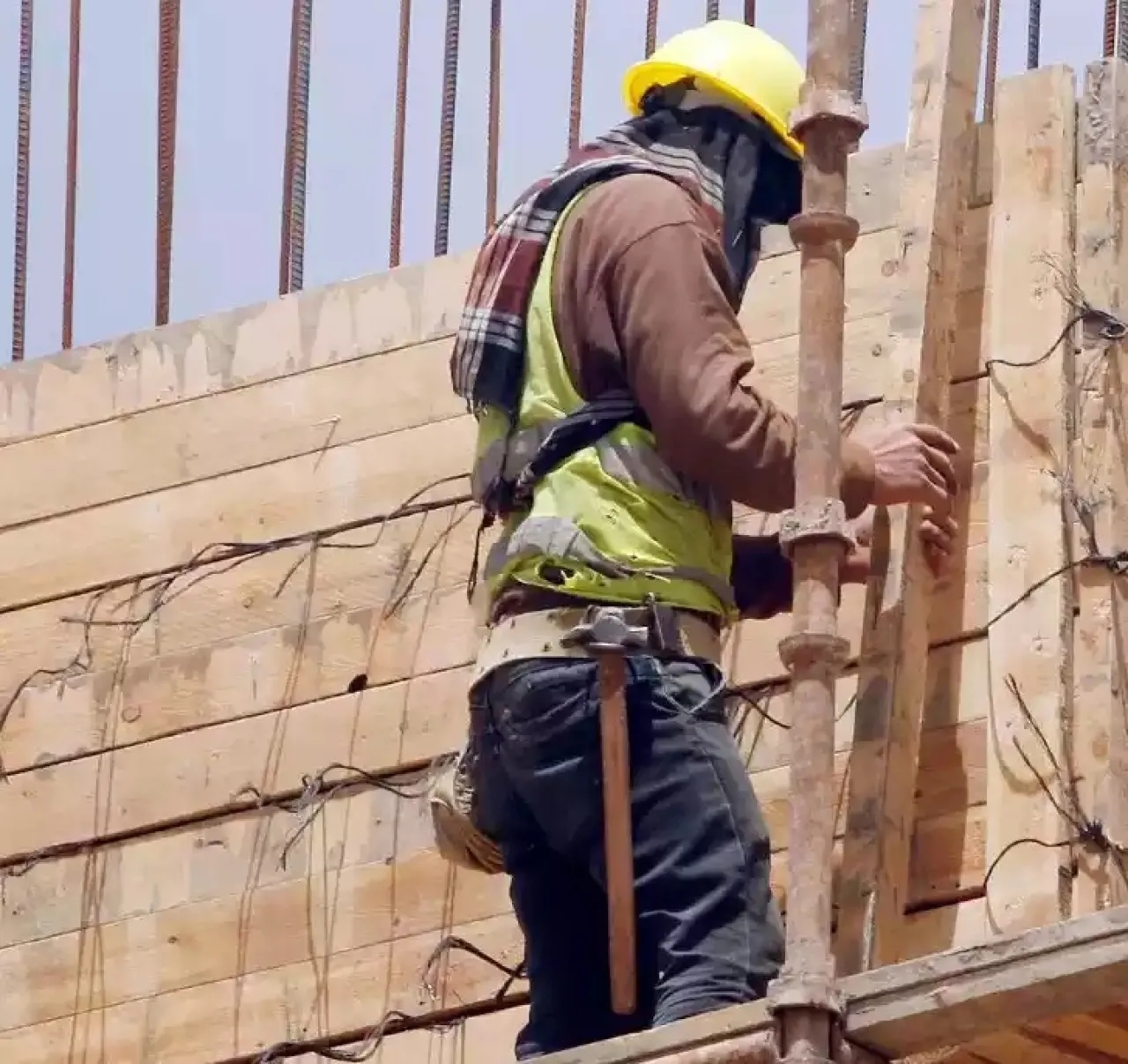 الداخلية والعمل والأمن العام يدعون الاجانب لتصويب أوضاعهم وتحديد أماكن إقامتهم لدى أقرب مركز أمني