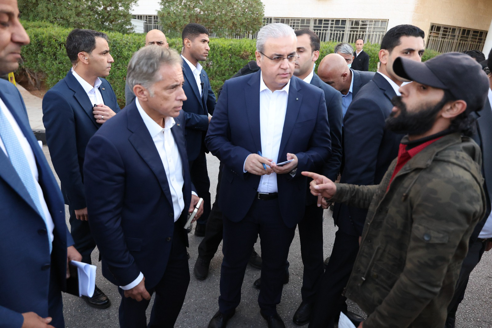 حسان يوعز باستحداث قسم لجراحة القلب في مستشفى الزرقاء الحكومي