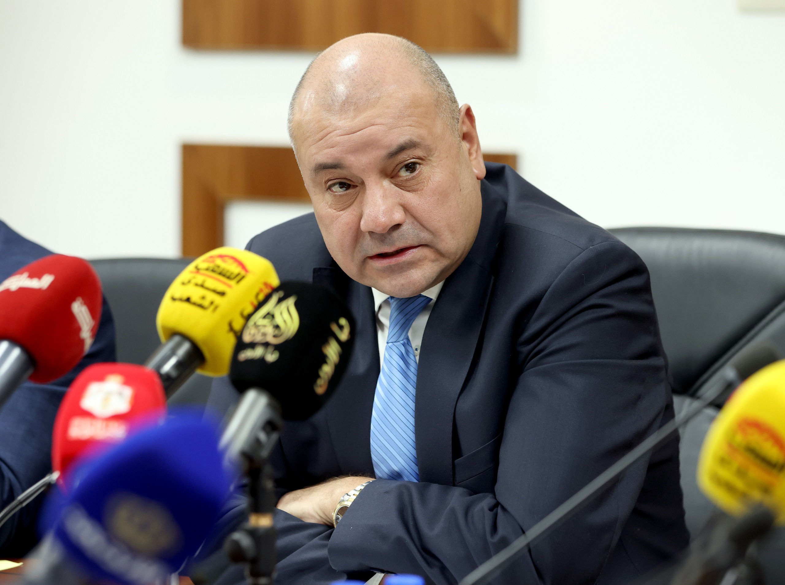 الميثاق والجبهة ورئيس اللجنة المالية النيابية يشيدون بأداء العودات 