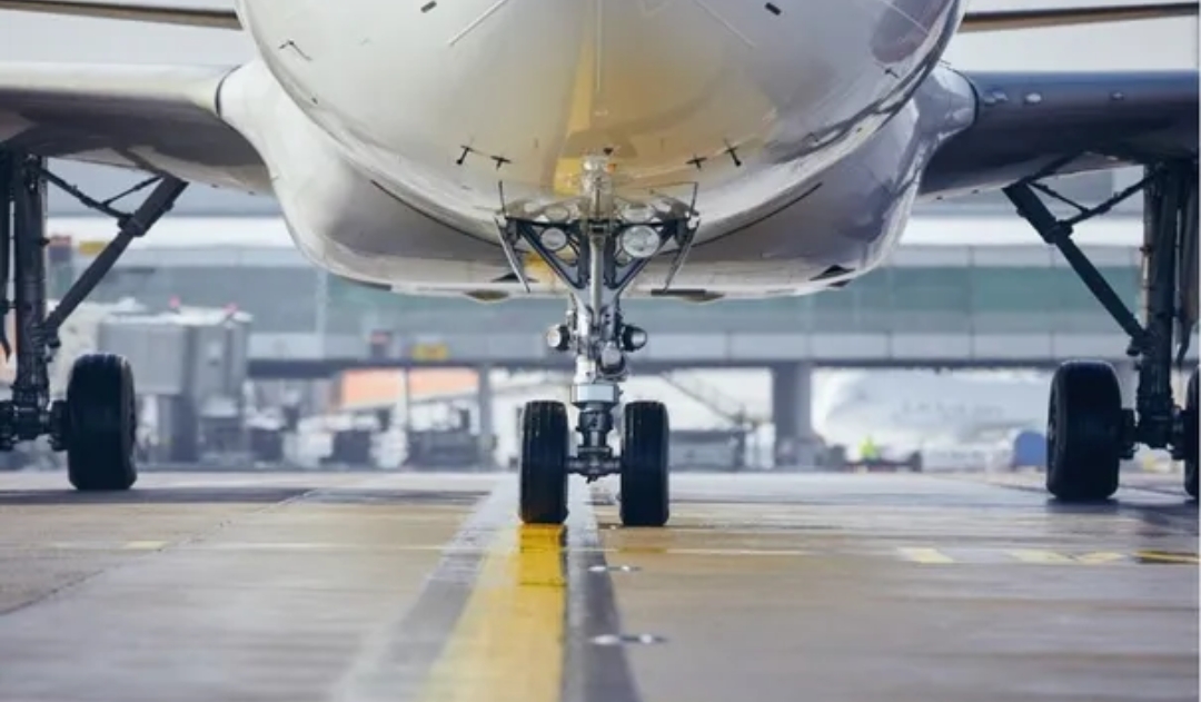 الحكومة توحد رسوم الطيران .. ومرحلة جديدة لترخيص الدرونز في الأردن