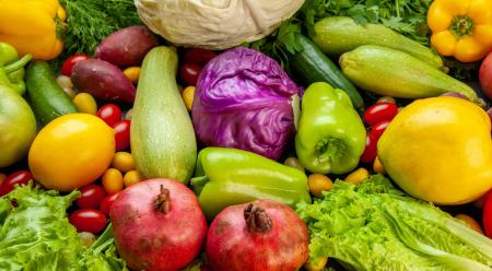 أسعار الخضار والفواكه في السوق المركزي الأحد