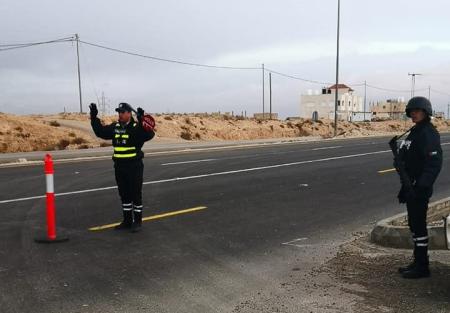 ضبط مركبة تسير بسرعة 198 كم/ ساعة على الطريق الصحراوي